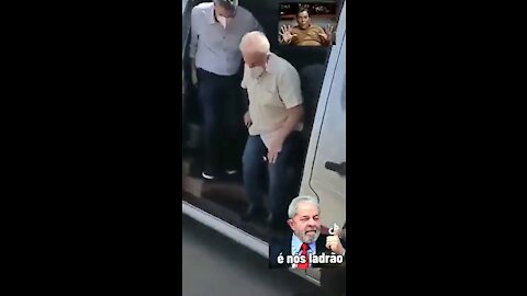 9 FINGERS SENDO ZOADO POR ONDE PASSA