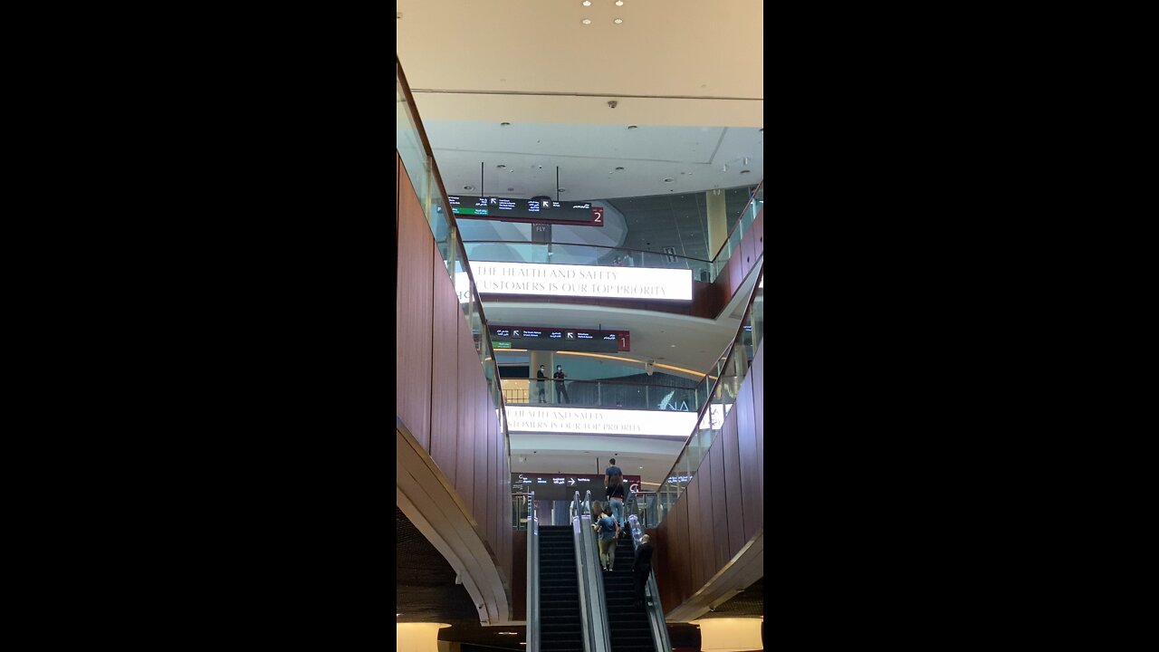 Dubai Mall people at escalator