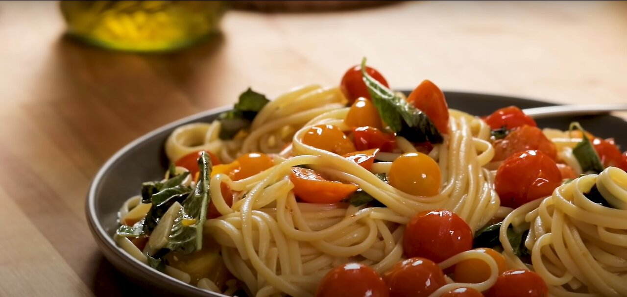 15 Minute Garlic Cherry Tomato Pasta