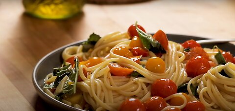 15 Minute Garlic Cherry Tomato Pasta