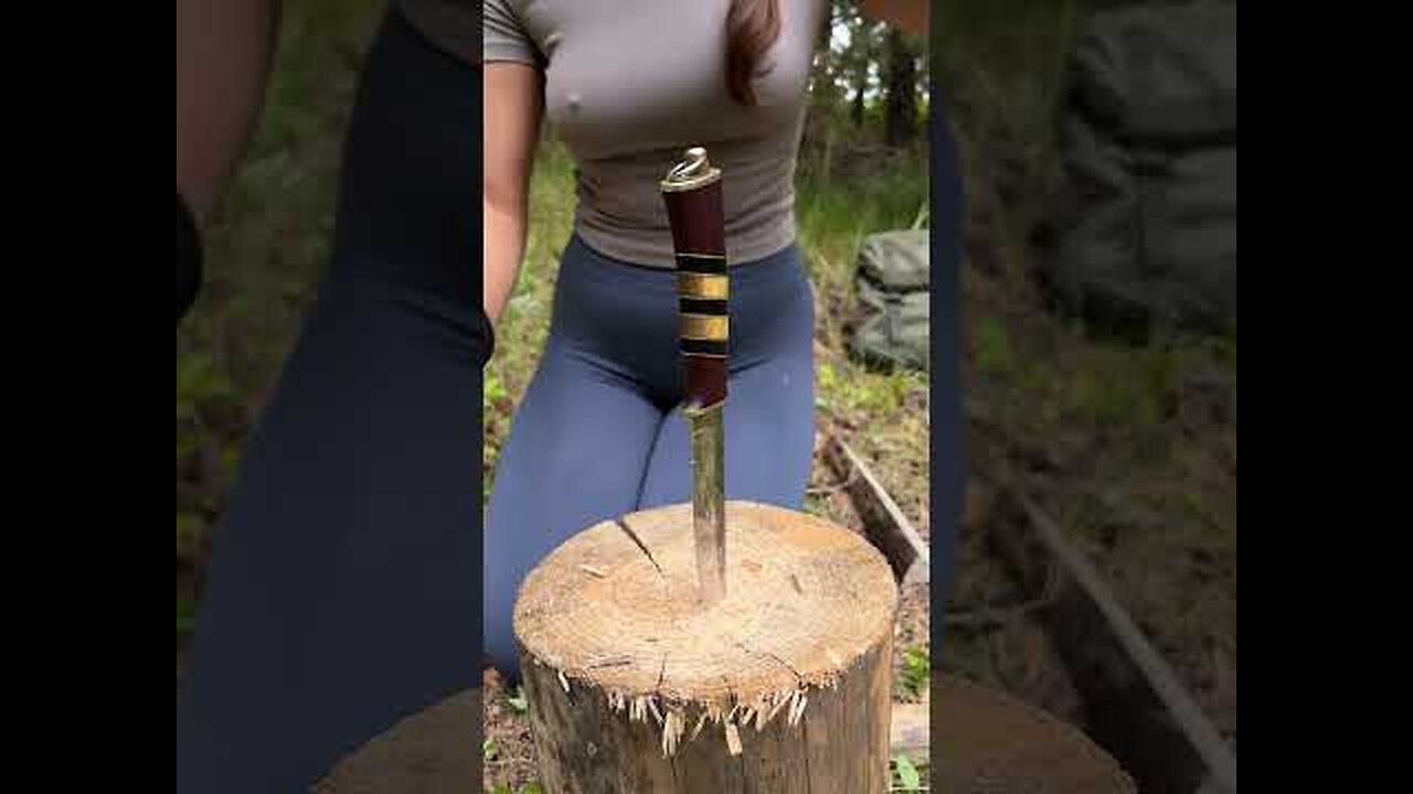 Pretty WOMAN knows how to handle a knife🔪 #camping #survival #bushcraft #outdoors