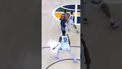 Jordan Clarkson's Switching Hand Lay-up