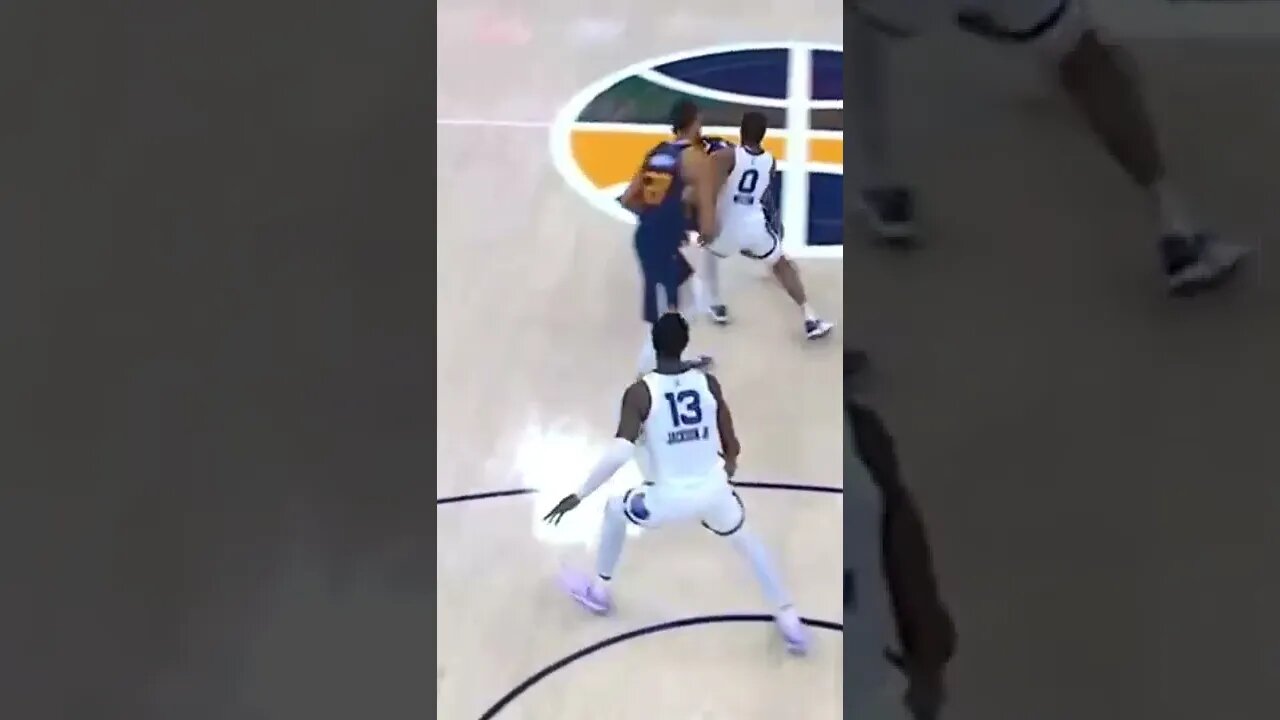 Jordan Clarkson's Switching Hand Lay-up