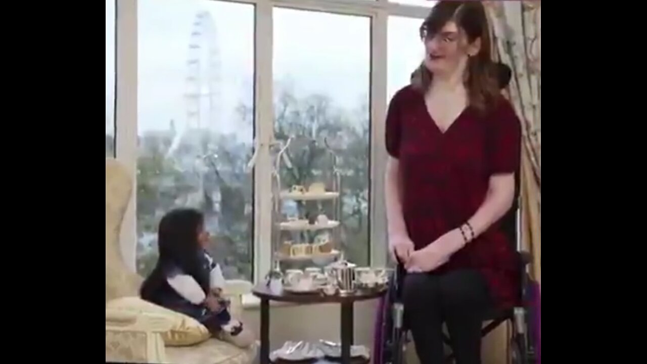 The World’s Tallest and Shortest Women have Tea in London.