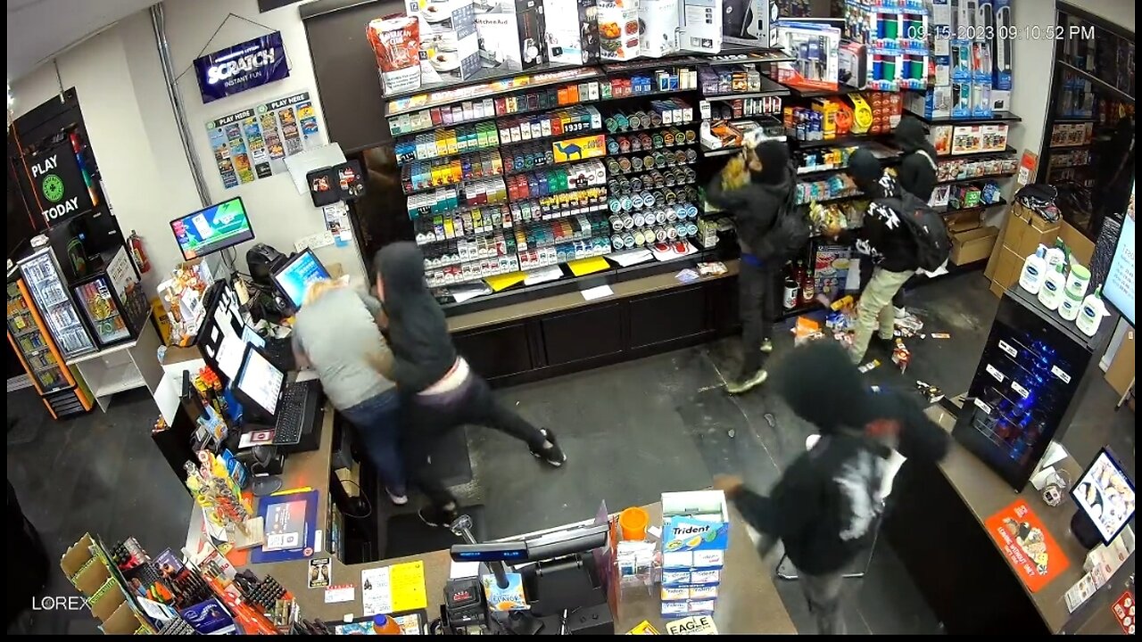 Store Worker Beaten While Teens Rob Store