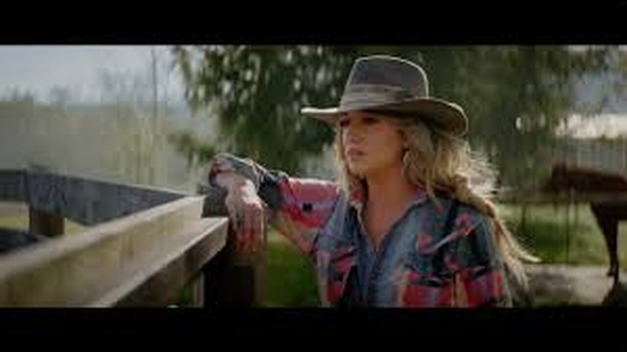 Lainey Wilson - Heart Like A Truck (Official Music Video)