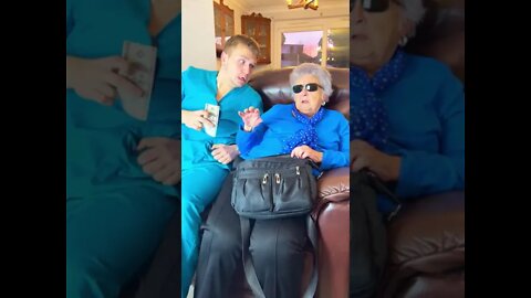 Grandma pretends to be blind to catch a thief…