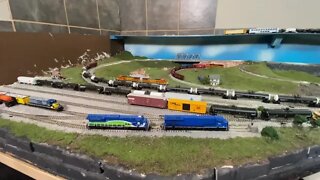 Not so Pre-Review Run: N Scale Broadway Limited SD40-2s