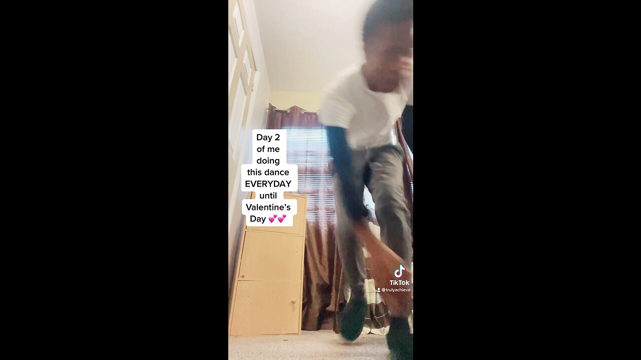 Day 2 of me doing this dance EVERYDAY until Valentine’s Day 💕💕