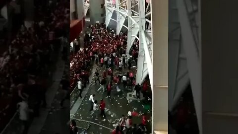 Torcida quebrando o Beira-Rio