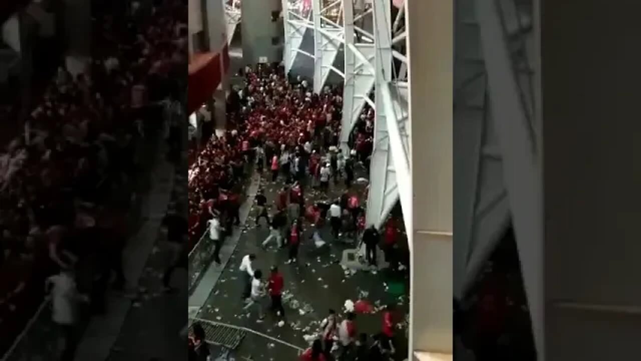 Torcida quebrando o Beira-Rio