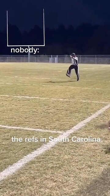 This ref be moving different! 😂🏈 He’s missing one of his CL’s in them knees 😩