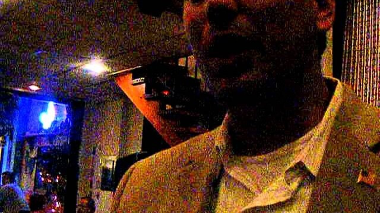 Buddy Roemer presses the flesh at the Border