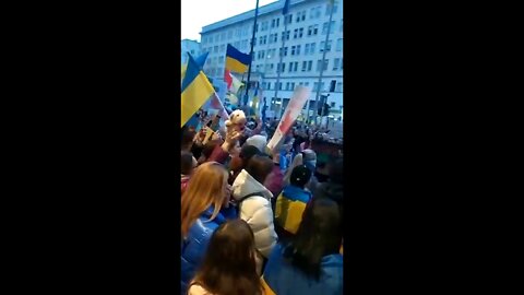 Ukrainian refugees in Warsaw, Poland chant "Mariupol"