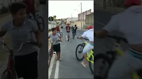 OS MOLEQUES DA MINHA RUA