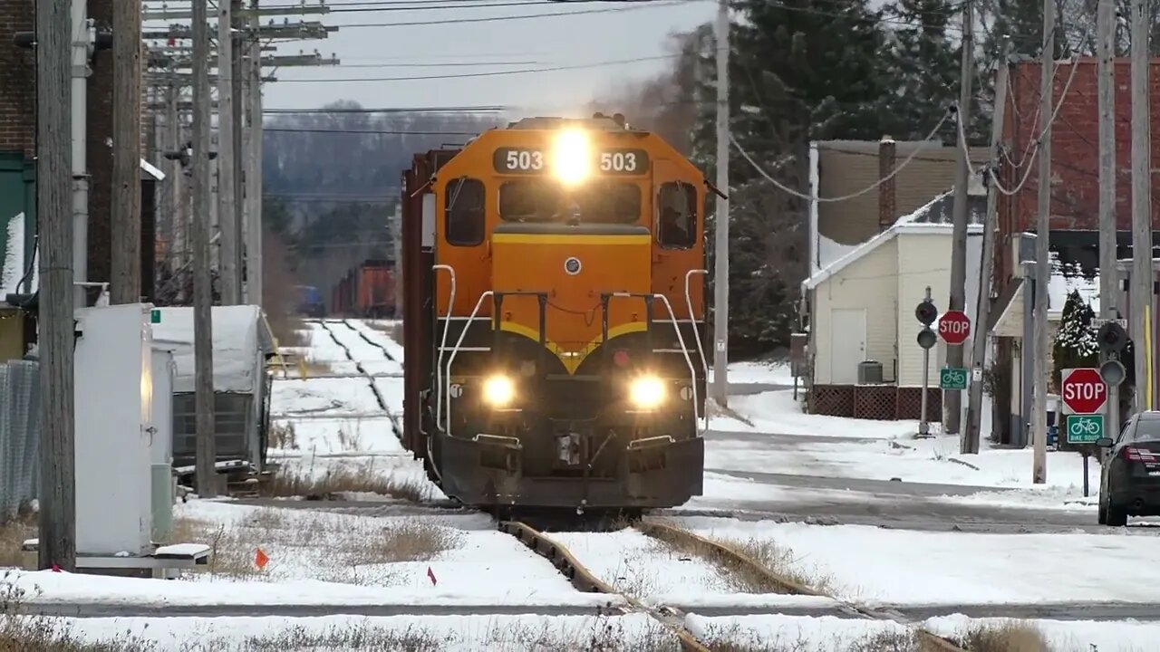 Old BNSF Orange Locomotive Running Light Thru Iron Mountain, MI #trains #trainvideo | Jason Asselin