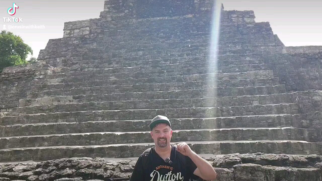 Dancing in front of the mayan ruins