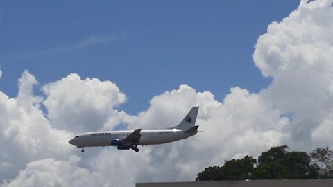 Boeing 737-400 PR-SDV en approche finale avant d'atterrir à Manaus depuis Belém do Pará