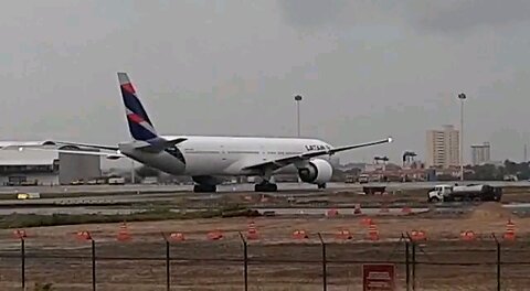 Boeing 777-300ER PT-MUF em Fortaleza em 12/06/2020