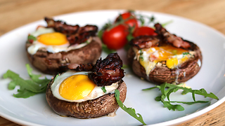 How to make crispy bacon egg portobellos