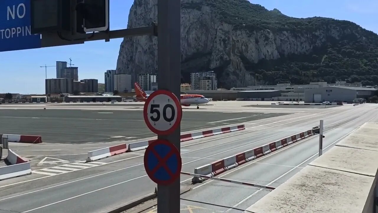 Level crossing For Aircraft at Gibraltar