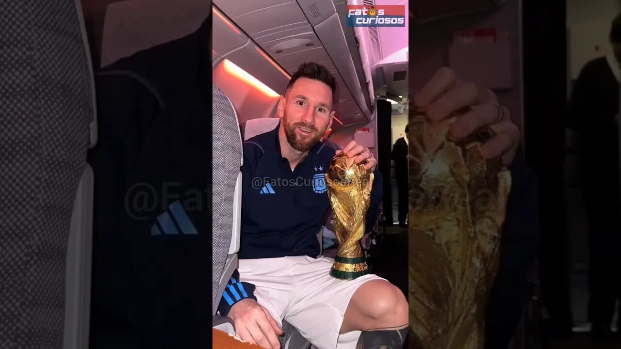 LIONEL MESSI TRATA A TAÇA DA COPA COMO SE FOSSE UM FILHO!