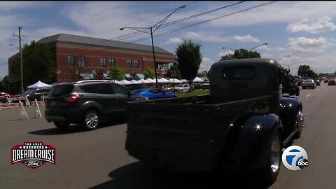 Dave Kindig, host of Bitchin' Rides, visits the Woodward Dream Cruise