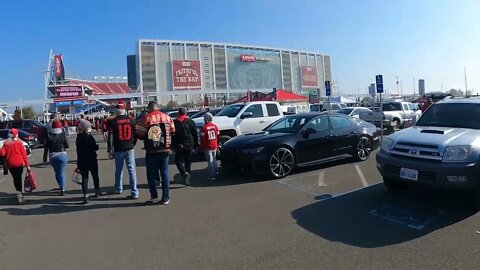 Niner Faithful: Walking through the parking lot on the way to Levi's Stadium