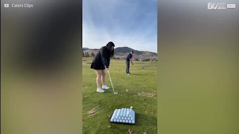 Un golfeur et sa petite-amie réalisent un tour incroyable