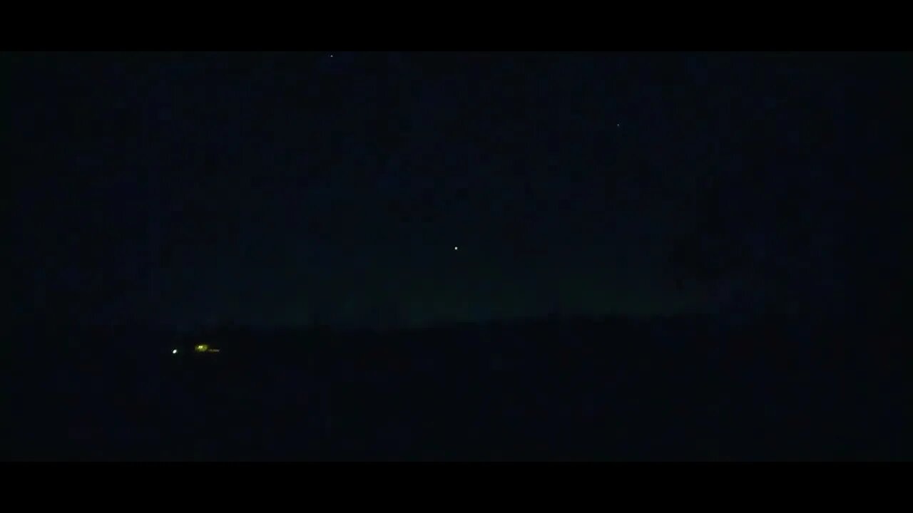 Do you see three stars? ✨ Does one of them move?🛸