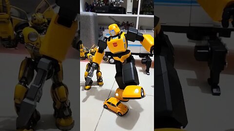 Robosen Bumblebee - Like & Subscribe for more #transformers #bumblebee #rovosen #shorts