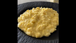 HOW TO MAKE REALLY GOOD SCRAMBLED EGGS AT HOME