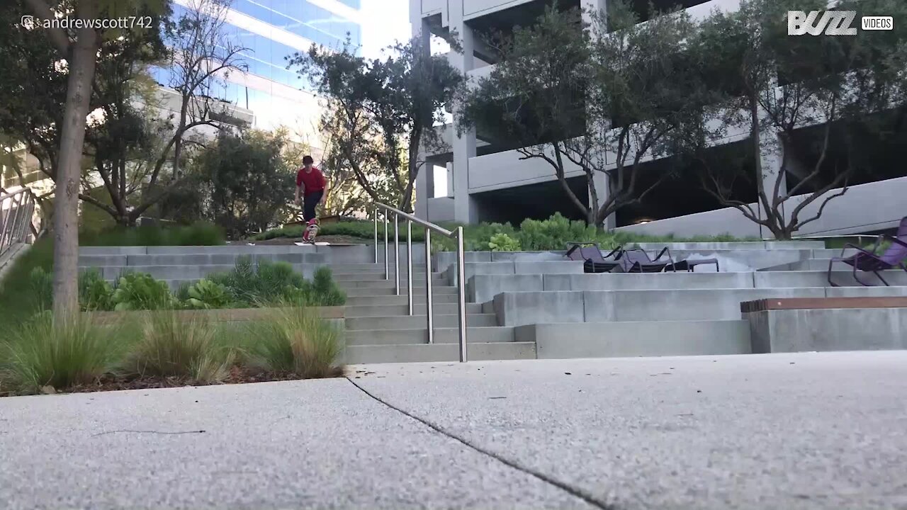 Il filme sa terrible chute en skate, sur une rampe