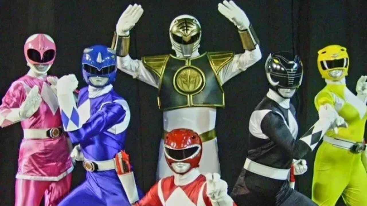 Servers Dressed As Power Rangers Fend Off Attacker Who Was Choking Woman 😯😲 #powerrangerscosmicfury