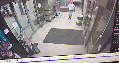 Man with knife gets taken down🤦‍♀️🔪🤷‍♀️