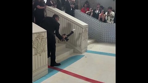 Cockroach slaying at the red carpet