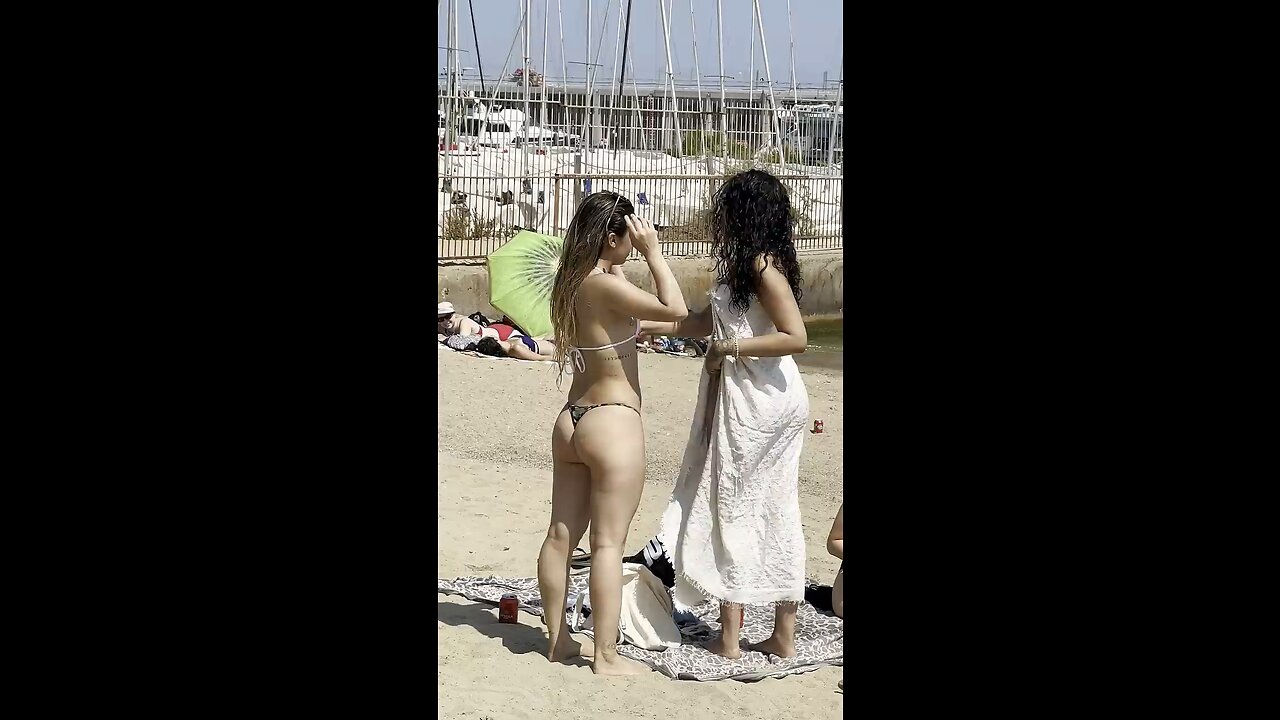 🇪🇸 Hot day at Barcelona beach Spain