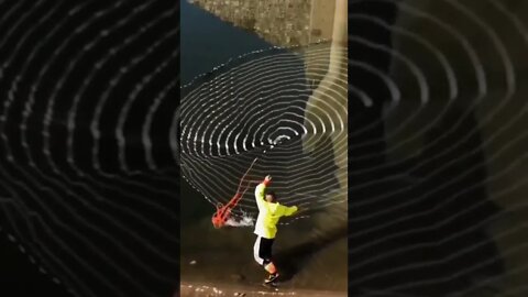 Throwing a fishing net