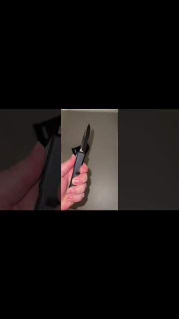 Microtech ultratech s/e OTF knife demonstrating #otf #knife #otfknife #microtech