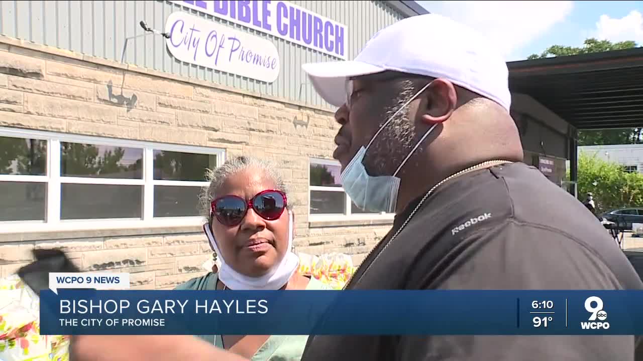 Fairfield church gives away groceries