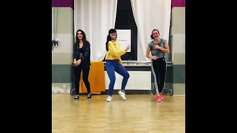 girls dancing