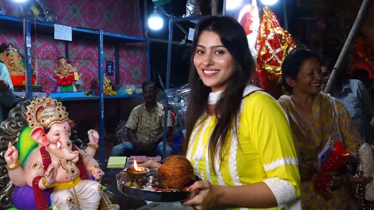 Aparna Dixit Along With Entire Family Came To Take Beloved Ganapati Bappa Home 🤩💖📸