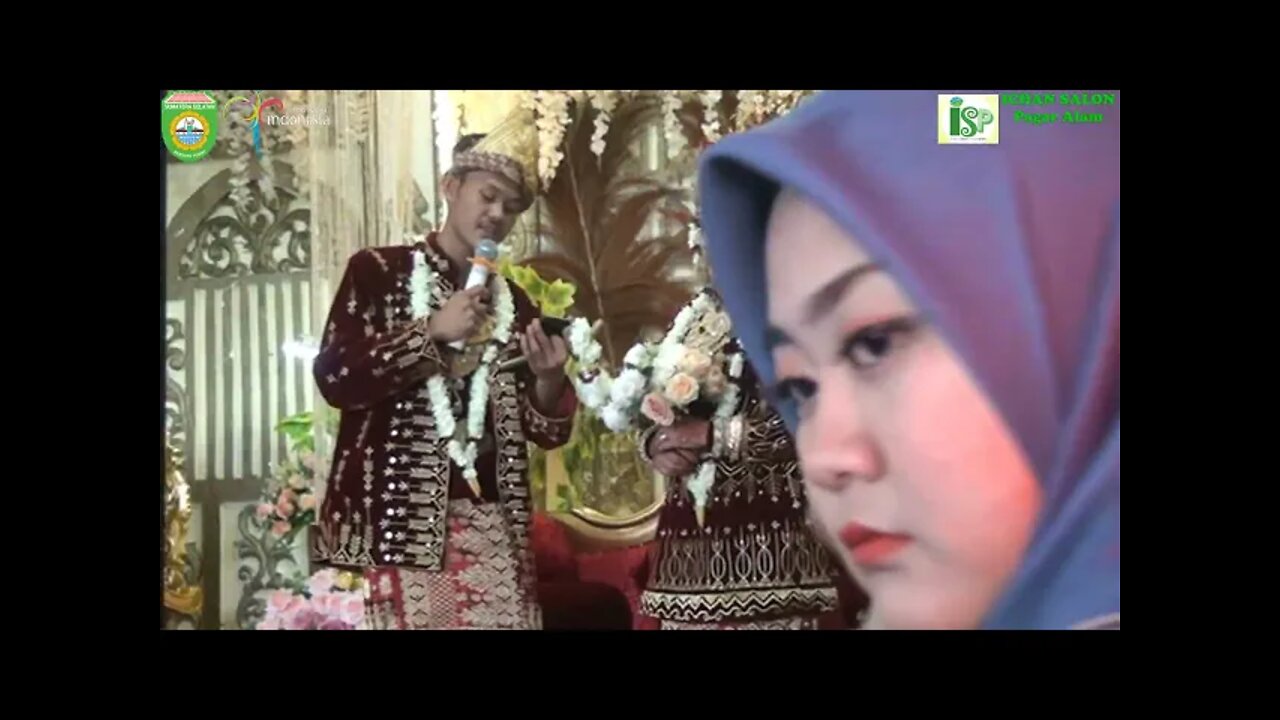 PENGANTIN MENYANYI DI PESTA PERNIKAHAN DI KORAMIL LAMA PAGAR ALAM SUMATERA SELATAN / TRADISI KITE