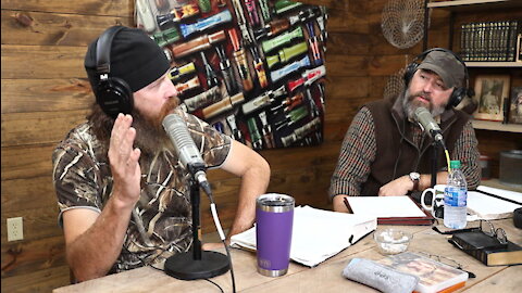 Phil, Willie & Mistaken Identity, Jase's Epic Triduckathon & the Stand-Up Moment Challenge | Ep 214