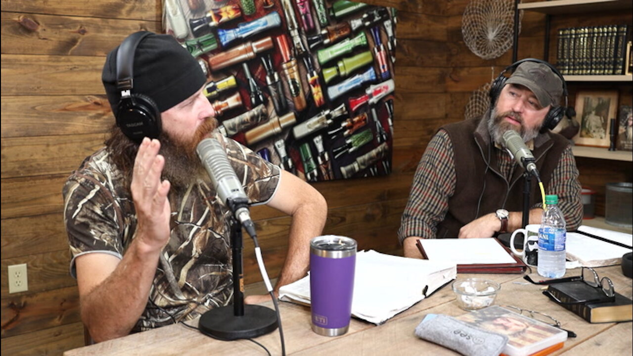 Phil, Willie & Mistaken Identity, Jase's Epic Triduckathon & the Stand-Up Moment Challenge | Ep 214