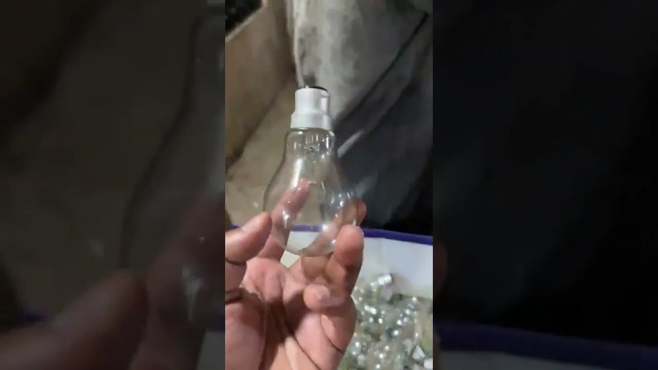 కరెంటు లైట్లు తయారు చేసే ఫ్యాక్టరీ