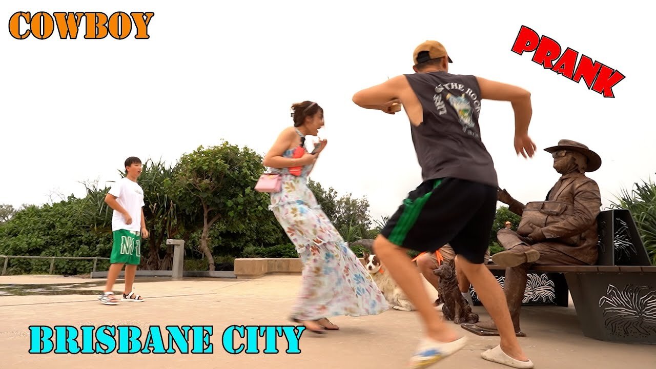 #Cowboy_prank in Brisbane city. funniest reactions.statue prank