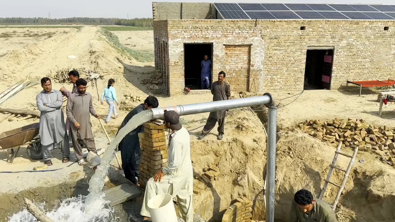 سولر سسٹم سے لگایا گیا ٹیوب ویل22 February 2024 لوکیشن چک نمبر 24ڈی بی میانوالی پنجاب پاکستان