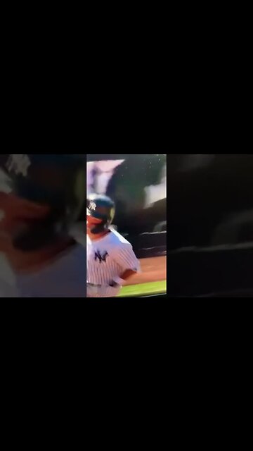 Aaron Judge hits Homerun #2 vs sf to give Yankees the lead. #mlb #aaronjudge #mvp #newyorkyankees