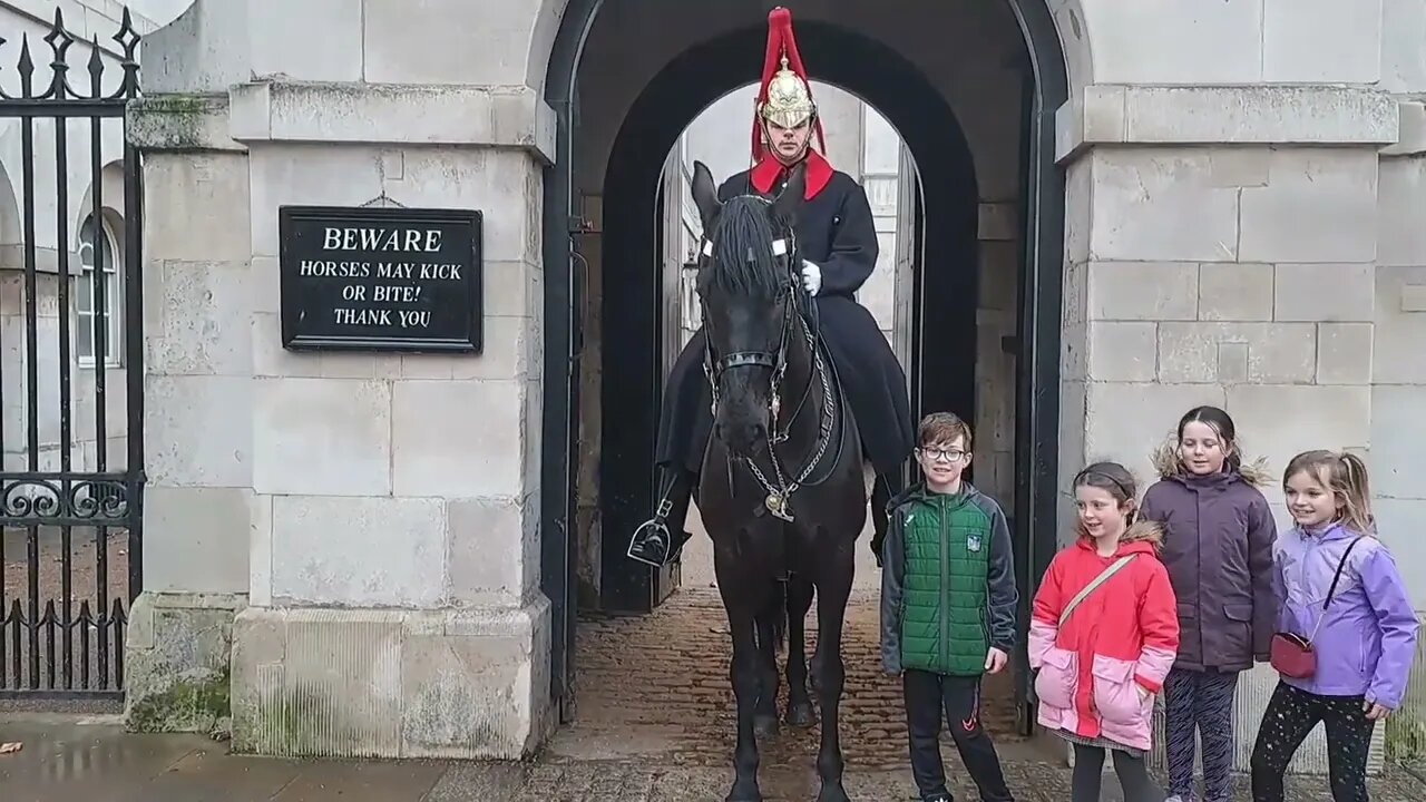 Make way that was loud #thekingsguard